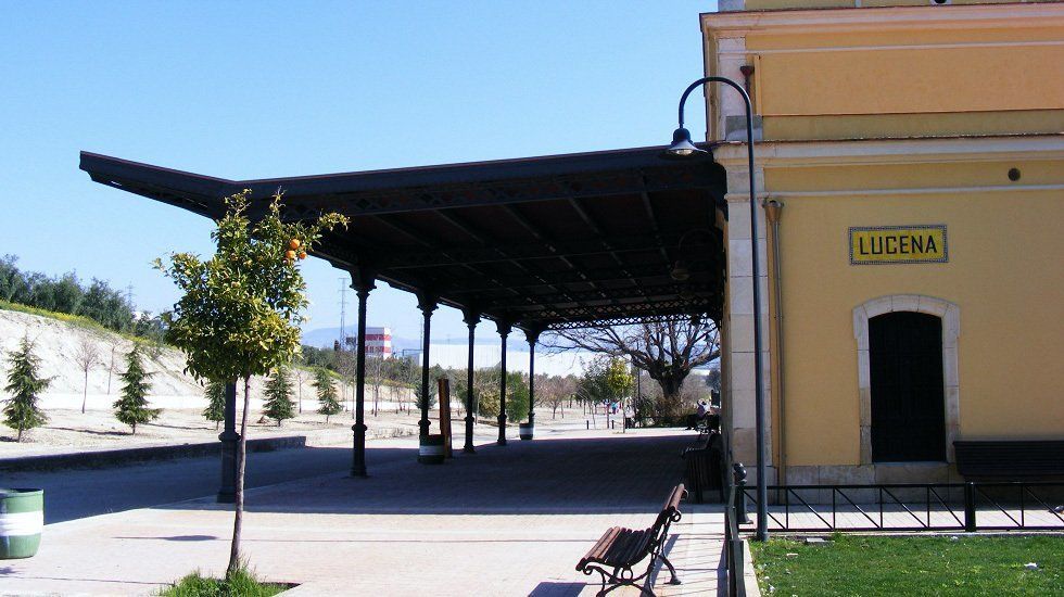 El tramo de la estación de Lucena será iluminado con farolas solares a través de este Plan de sostenibilidad de la Subbética