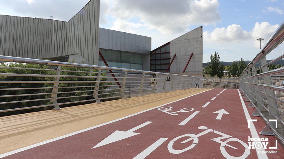  Pasarela y carril bici  junto al Parque Europa