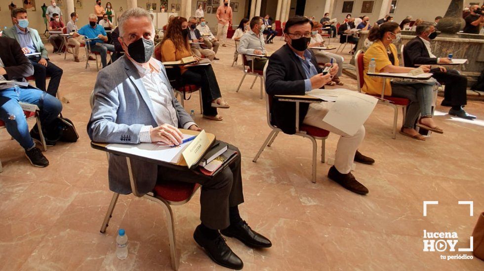  Juan Pérez durante la firma del convenio del Plan Provincial Córdoba 15, celebrada ayer en la Diputación Provincial de Córdoba 