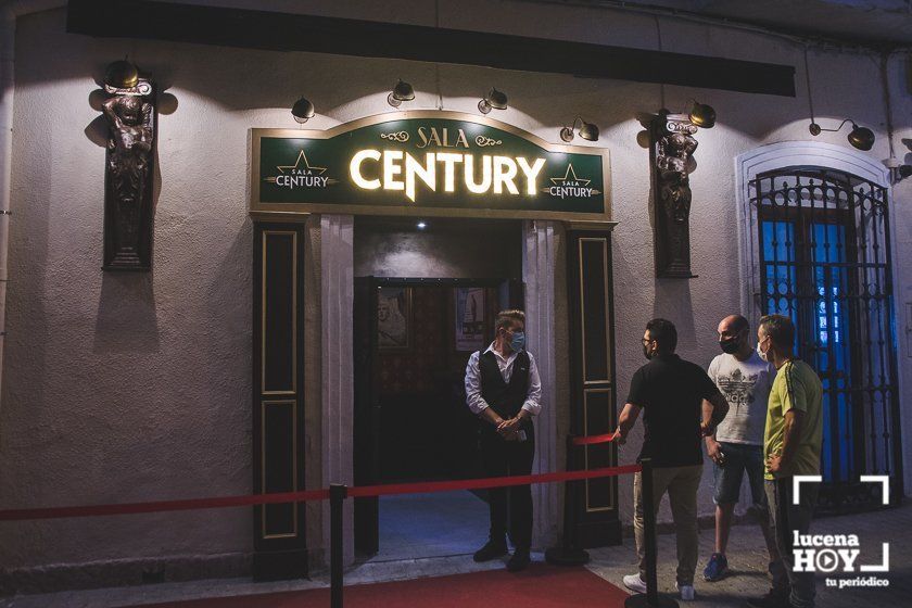 GALERÍA: Abre sus puertas Sala Century: Copas y cultura en un ambiente de cine y en pleno centro de Lucena