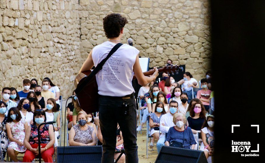 GALERÍA: Crespo debuta con lleno en su concierto en el patio del Castillo del Moral de Lucena