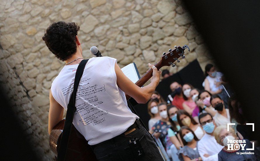 GALERÍA: Crespo debuta con lleno en su concierto en el patio del Castillo del Moral de Lucena