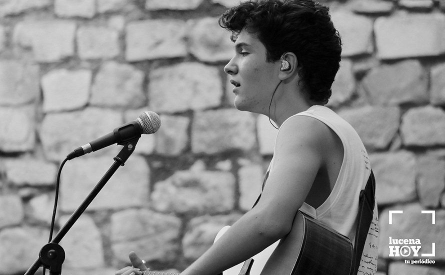 GALERÍA: Crespo debuta con lleno en su concierto en el patio del Castillo del Moral de Lucena GALERÍA: Crespo debuta con lleno en su concierto en el patio del Castillo del Moral de Lucena