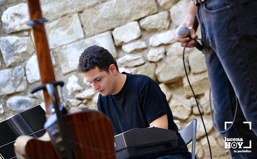 GALERÍA: Crespo debuta con lleno en su concierto en el patio del Castillo del Moral de Lucena GALERÍA: Crespo debuta con lleno en su concierto en el patio del Castillo del Moral de Lucena