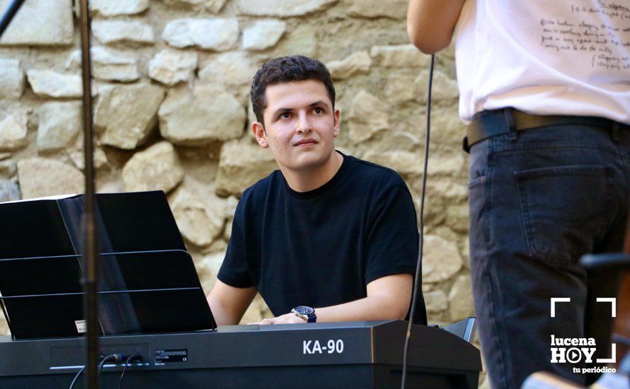 GALERÍA: Crespo debuta con lleno en su concierto en el patio del Castillo del Moral de Lucena GALERÍA: Crespo debuta con lleno en su concierto en el patio del Castillo del Moral de Lucena