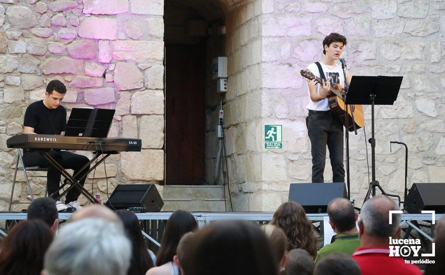 GALERÍA: Crespo debuta con lleno en su concierto en el patio del Castillo del Moral de Lucena