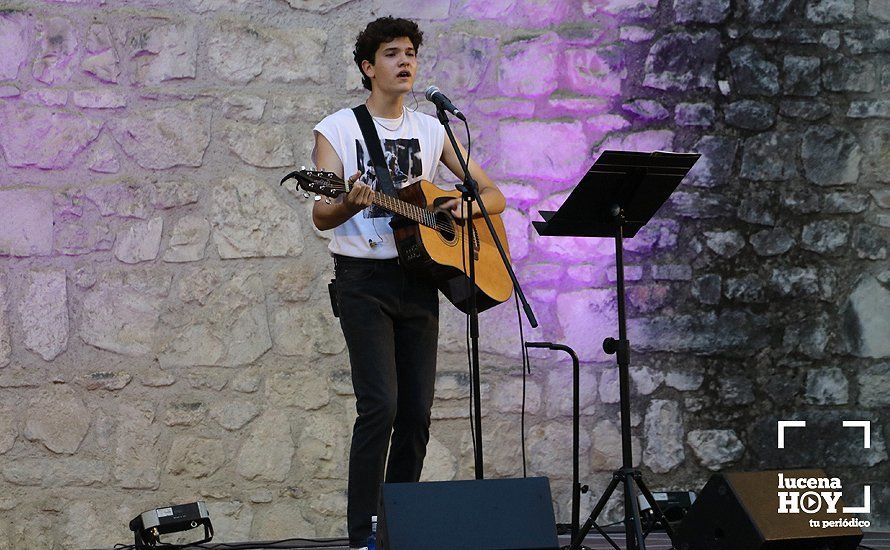 GALERÍA: Crespo debuta con lleno en su concierto en el patio del Castillo del Moral de Lucena