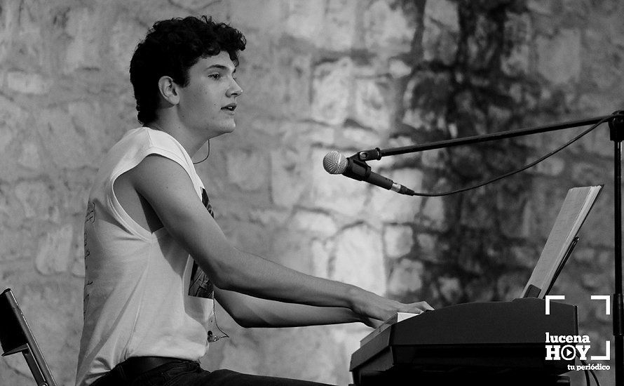 GALERÍA: Crespo debuta con lleno en su concierto en el patio del Castillo del Moral de Lucena GALERÍA: Crespo debuta con lleno en su concierto en el patio del Castillo del Moral de Lucena