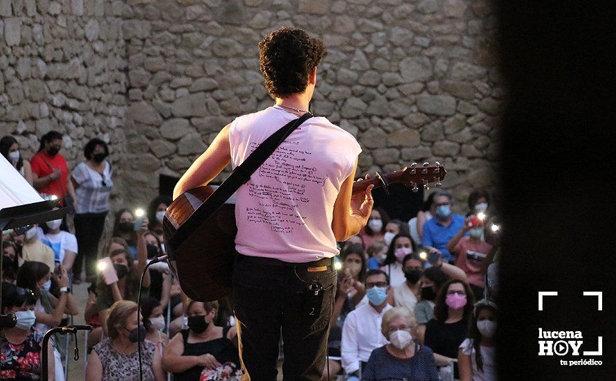 GALERÍA: Crespo debuta con lleno en su concierto en el patio del Castillo del Moral de Lucena