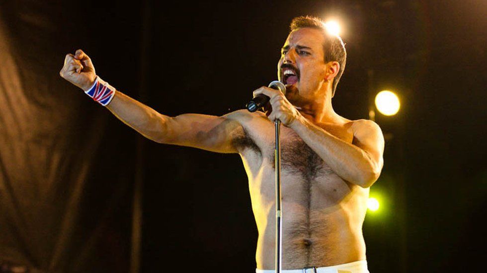  Pablo Padín da vida sobre el escenario a Freddie Mercury en el espectáculo que podemos ver el día 16 en el Auditorio de Cabra 