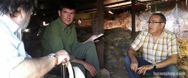  El programa de TVE 'Arqueomanía" visita la Cueva del Ángel 