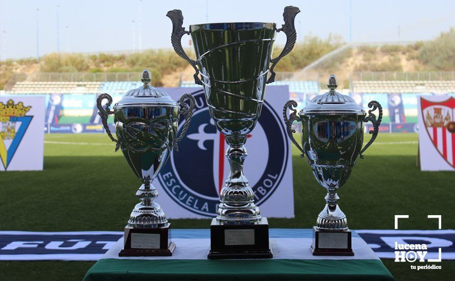 GALERÍA: Las fotos del Trofeo de Fútbol Juvenil "Torre del Moral" que se llevó el Cadiz frente al Sevilla y Atlético de Madrid y la presentación de los diferentes equipos del Lucecor