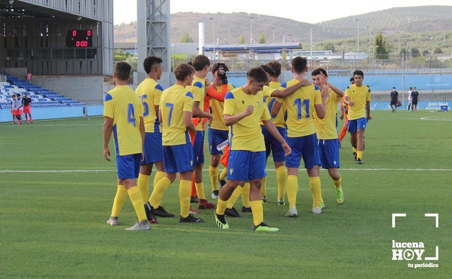 GALERÍA: Las fotos del Trofeo de Fútbol Juvenil "Torre del Moral" que se llevó el Cadiz frente al Sevilla y Atlético de Madrid y la presentación de los diferentes equipos del Lucecor