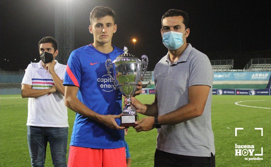 GALERÍA: Las fotos del Trofeo de Fútbol Juvenil "Torre del Moral" que se llevó el Cadiz frente al Sevilla y Atlético de Madrid y la presentación de los diferentes equipos del Lucecor