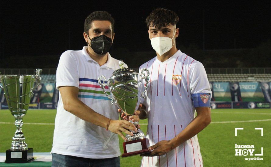 GALERÍA: Las fotos del Trofeo de Fútbol Juvenil "Torre del Moral" que se llevó el Cadiz frente al Sevilla y Atlético de Madrid y la presentación de los diferentes equipos del Lucecor