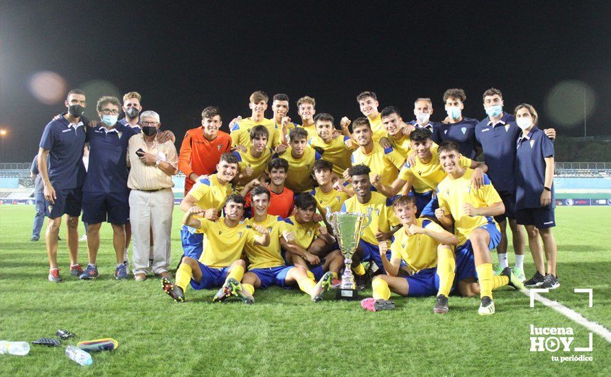 GALERÍA: Las fotos del Trofeo de Fútbol Juvenil "Torre del Moral" que se llevó el Cadiz frente al Sevilla y Atlético de Madrid y la presentación de los diferentes equipos del Lucecor