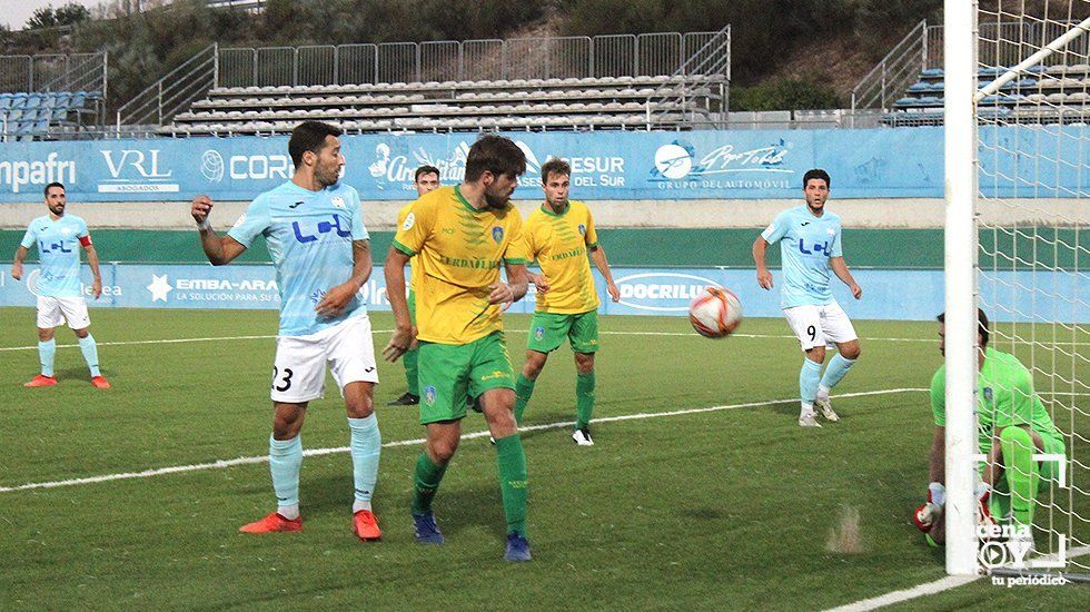 Triunfo agónico del C.D. Ciudad de Lucena en el duelo que le enfrentó al Conil  C.F. - Lucena Noticias