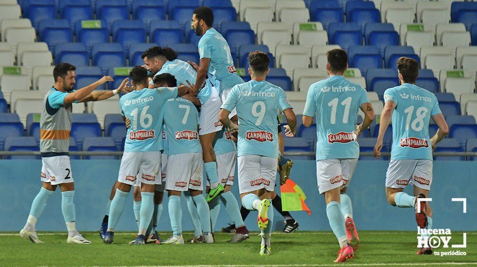  El Ciudad de Lucena celebra su gol contra el Utrera. Foto: Jesús Cañete 