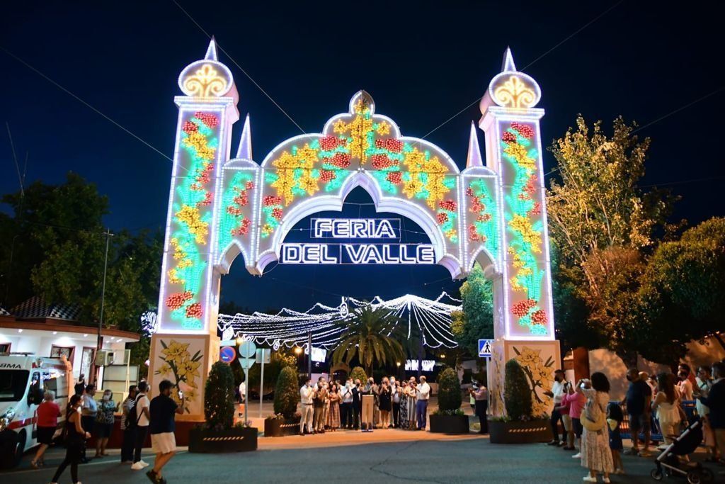  Portada iluminada de la Feria del Valle 2021 
