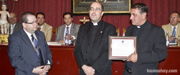  Leopoldo Rivero, cofrade de honor de la Cofradía de la Virgen de Araceli 