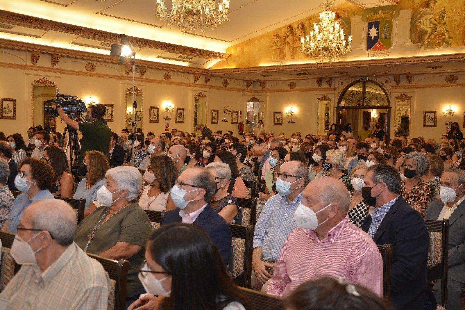 GALERÍA: Entregados los reconocimientos de la segunda edición de los premios "Lucentinos con luz propia", instituidos por el Centro Comercial Abierto