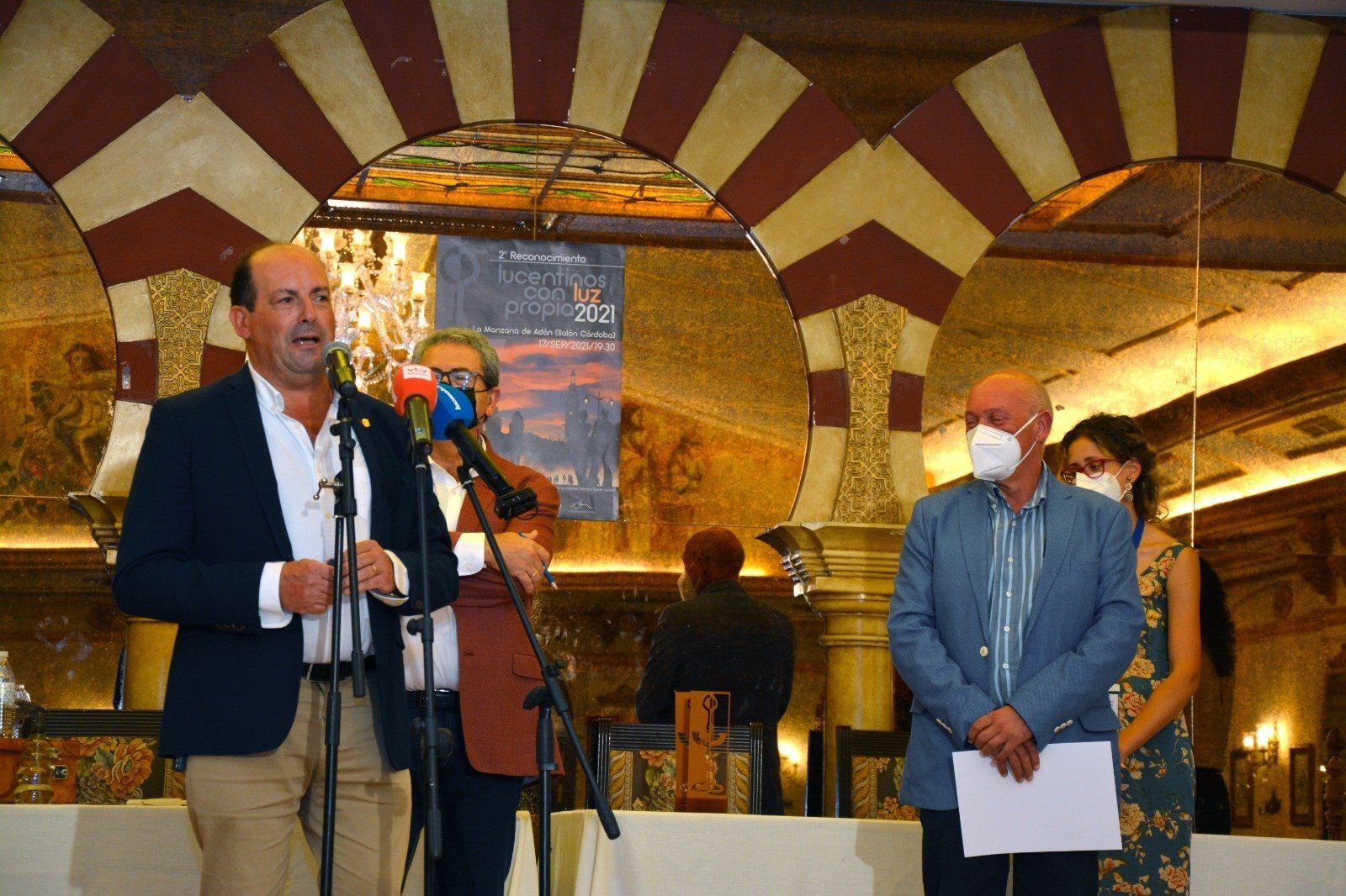 GALERÍA: Entregados los reconocimientos de la segunda edición de los premios "Lucentinos con luz propia", instituidos por el Centro Comercial Abierto