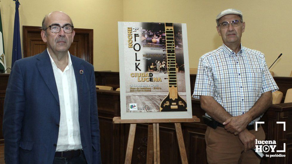  José Pedro Moreno y José Puerto junto al cartel anunciador de esta actividad 