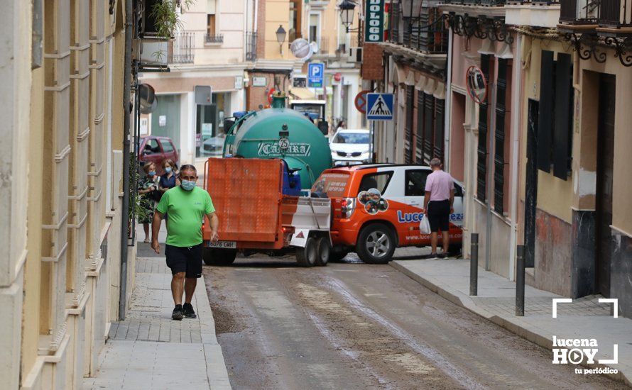 GALERÍA: El Ayuntamiento de Lucena valora en unos 500.000 euros los daños solo en infraestructuras municipales y estudia la petición de ayudas por inundaciones mientras siguen los trabajos de limpieza