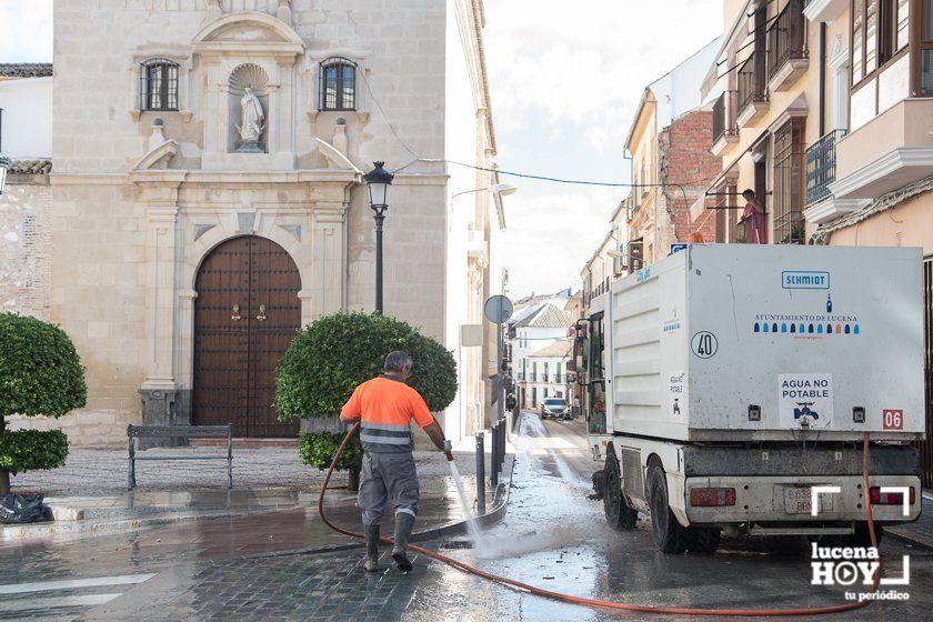 GALERÍA: El Ayuntamiento de Lucena valora en unos 500.000 euros los daños solo en infraestructuras municipales y estudia la petición de ayudas por inundaciones mientras siguen los trabajos de limpieza