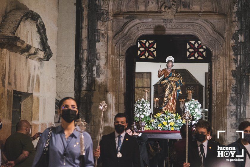 GALERÍA: La imagen de San Mateo abre la vuelta de los desfiles procesionales a Lucena 20 meses después