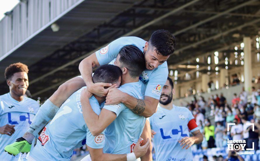 GALERÍA: Empate entre Ciudad de Lucena y Recreativo de Huelva y primer punto para los celestes en un gran partido (1-1). Las fotos del choque