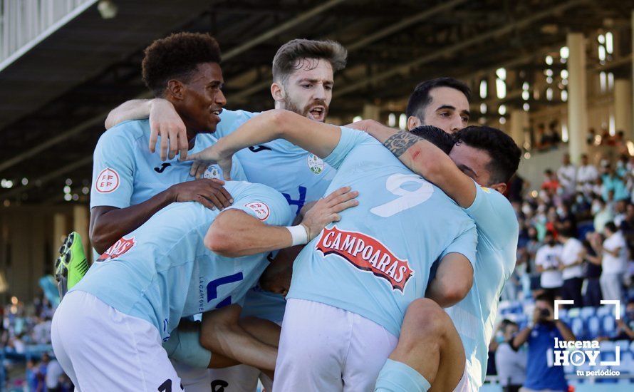 GALERÍA: Empate entre Ciudad de Lucena y Recreativo de Huelva y primer punto para los celestes en un gran partido (1-1). Las fotos del choque