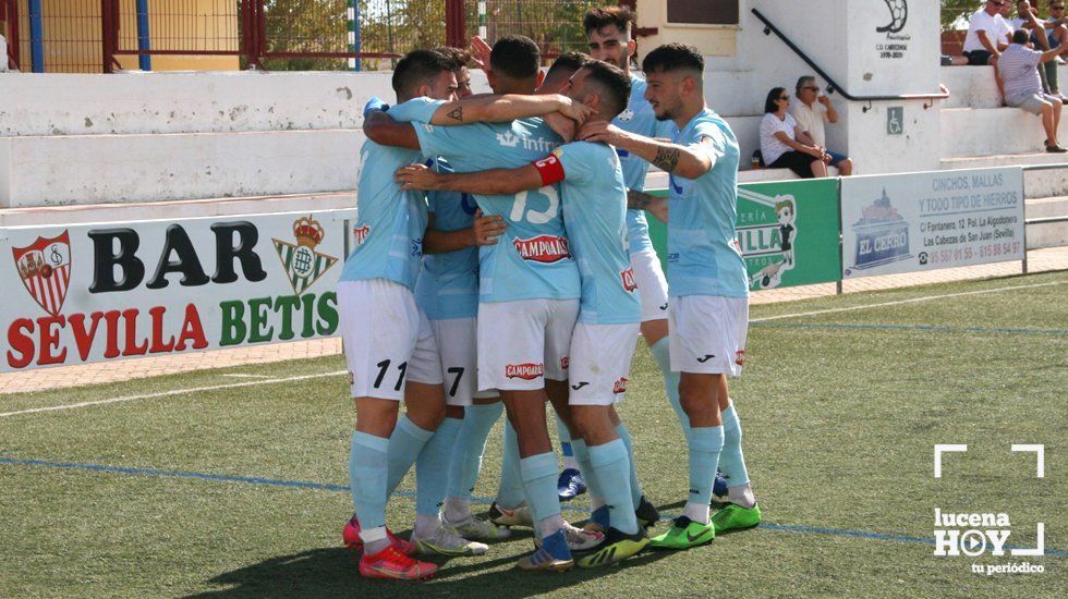  Los jugadores del Ciudad de Lucena celebran el primer gol del partido 