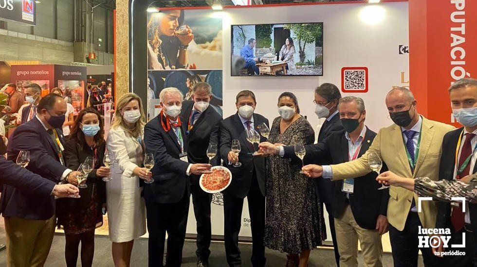  Autoridades y representantes de las denominaciones cordobesas en la feria Salón Gourmets 