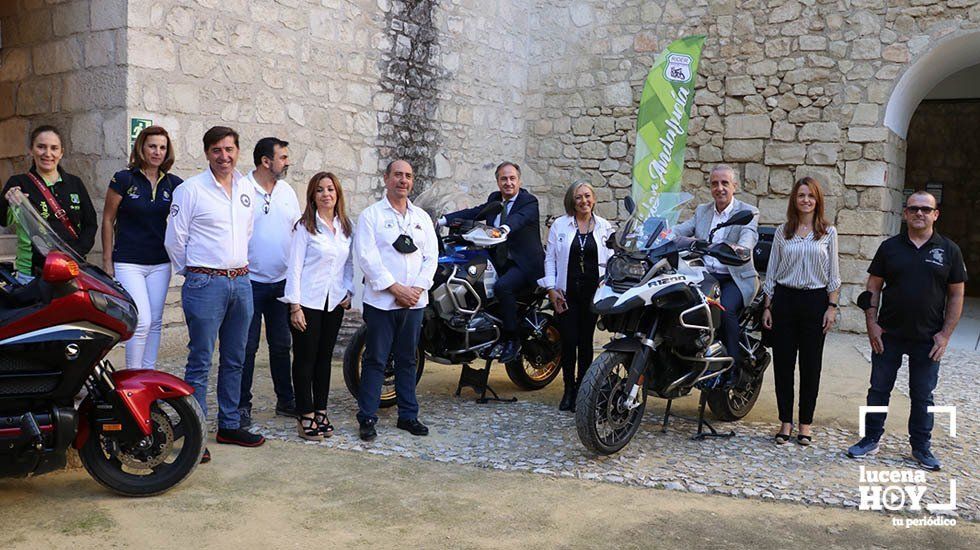  Autoridades y componentes de la Unión Motociclista de la Subbética durante la presentación del evento en el Castillo de Lucena 