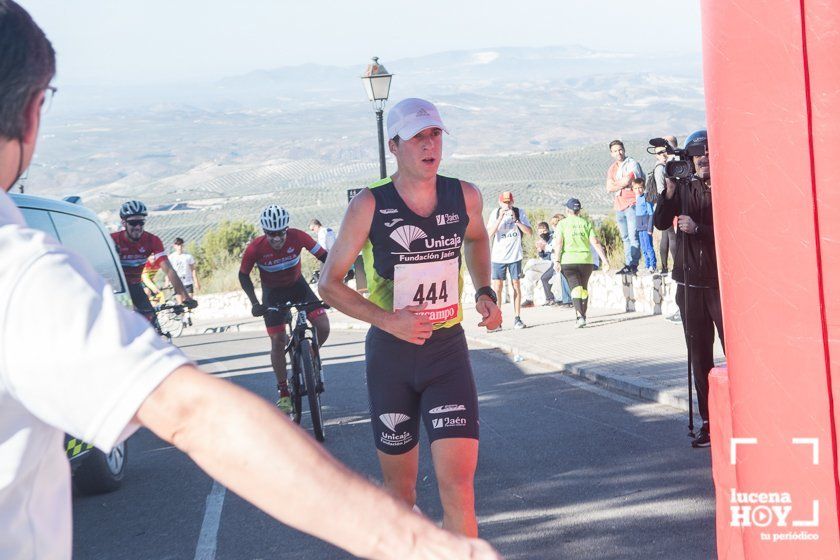 GALERÍA: Corriendo o andando: 800 personas en la IV Carrera de Subida al Real Santuario de María Stma. de Araceli que se han llevado Alberto Casas y Fátima Ouhaddou