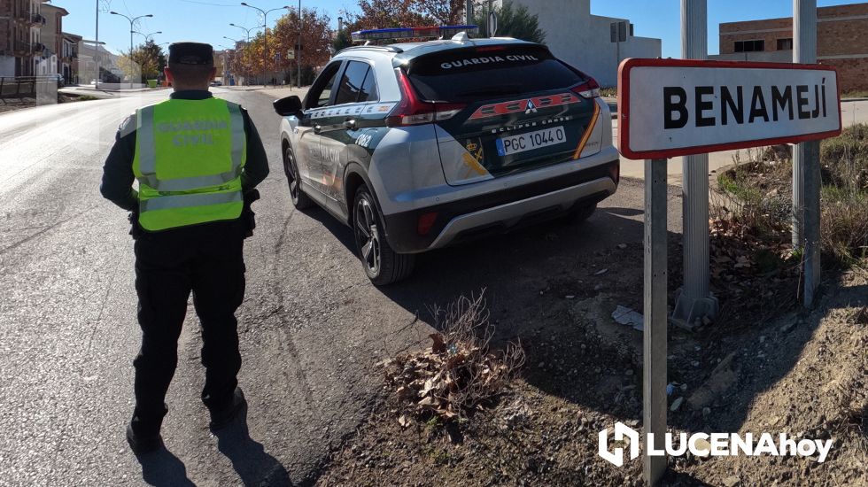 Una patrulla de la Guardia Civil a la entrada de la localidad de Benamejí