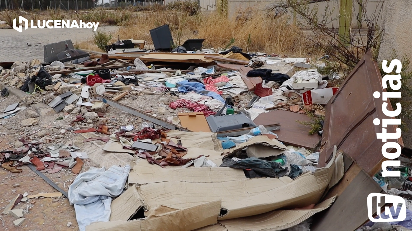 Depósito incontrolado de escombros en el polígono Príncipe Felipe 