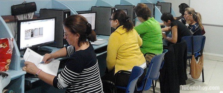 63 mujeres en los tres cursos de Andalucía Compromiso Digital 