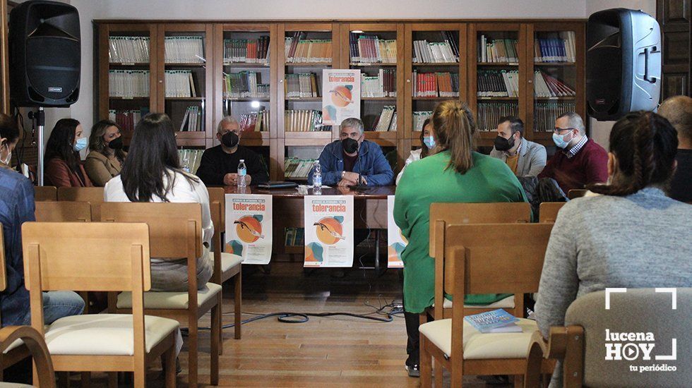  Una imagen de la mesa redonda celebrada en la Biblioteca Municipal 