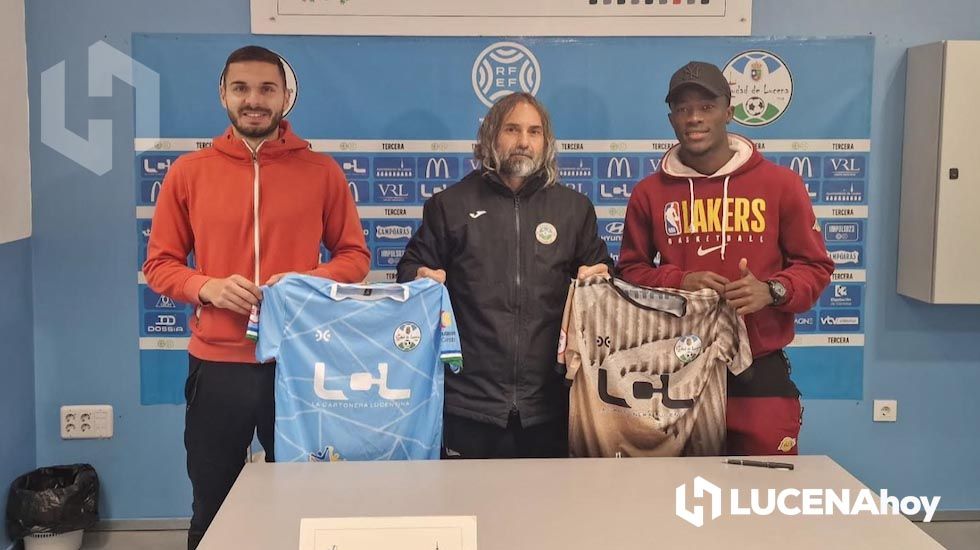 Juani junto a los dos nuevos fichajes del Ciudad de Lucena