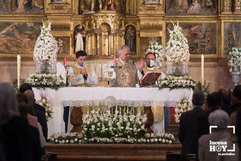  Un momento de la celebración religiosa presidida por el Obispo de Córdoba en San Mateo. Foto: Jesús Cañete. 