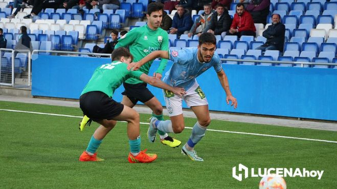 Una jugada del partido entre CD Ciudad de Lucena y Rota CF