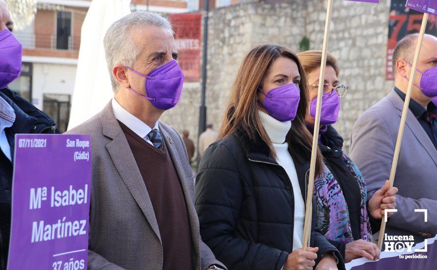 GALERÍA / 25N: Lucena recuerda a las mujeres asesinadas y los huérfanos que deja la violencia de género