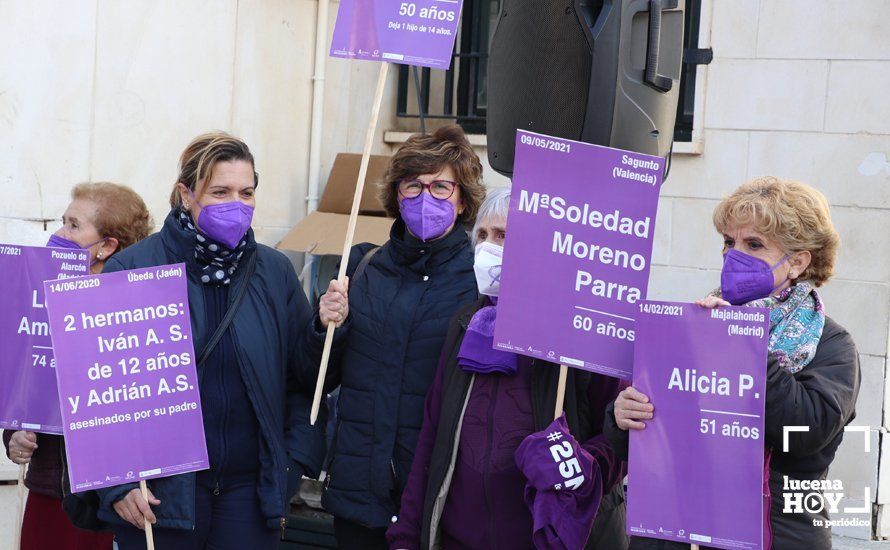 GALERÍA / 25N: Lucena recuerda a las mujeres asesinadas y los huérfanos que deja la violencia de género