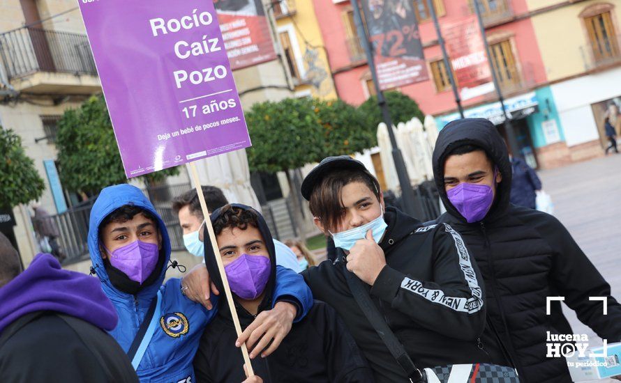 GALERÍA / 25N: Lucena recuerda a las mujeres asesinadas y los huérfanos que deja la violencia de género