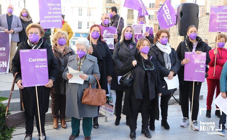 GALERÍA / 25N: Lucena recuerda a las mujeres asesinadas y los huérfanos que deja la violencia de género