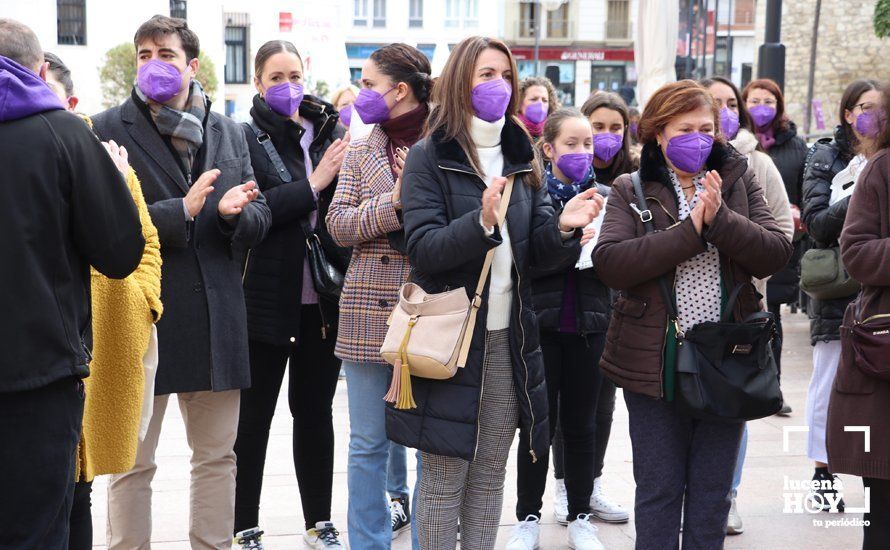 GALERÍA / 25N: Lucena recuerda a las mujeres asesinadas y los huérfanos que deja la violencia de género