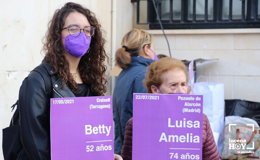 GALERÍA / 25N: Lucena recuerda a las mujeres asesinadas y los huérfanos que deja la violencia de género