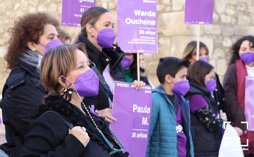 GALERÍA / 25N: Lucena recuerda a las mujeres asesinadas y los huérfanos que deja la violencia de género